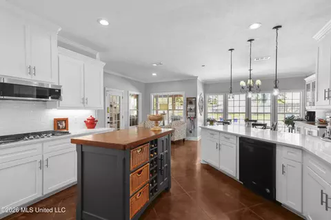 Kitchen - 119 Northaven Dr, Jackson, MS 39209 photo 2 of 4