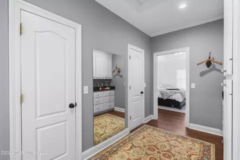 Entry Way - 119 Northaven Dr, Jackson, MS 39209 photo 4 of 6