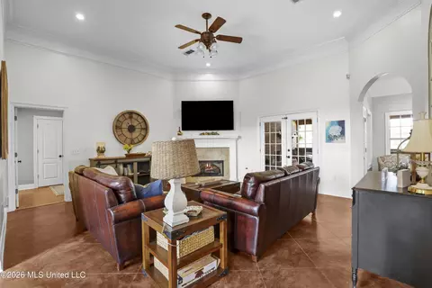 Living - 119 Northaven Dr, Jackson, MS 39209 photo 1 of 2