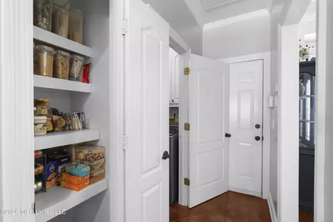 Entry Way - 119 Northaven Dr, Jackson, MS 39209 photo 3 of 6