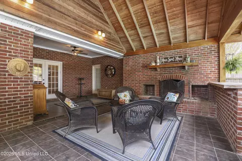 Exterior - 119 Northaven Dr, Jackson, MS 39209 photo 5 of 25