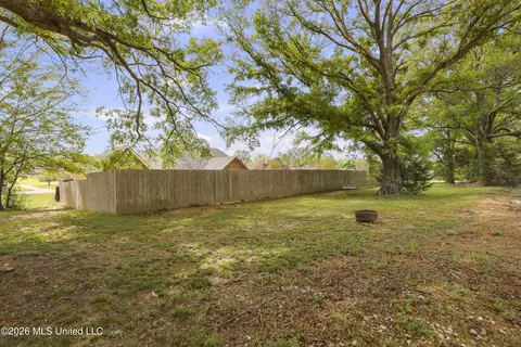 Exterior - 119 Northaven Dr, Jackson, MS 39209 photo 17 of 25