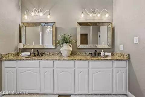 Bath - 6605 Haystack St, Biloxi, MS 39532 photo 2 of 7