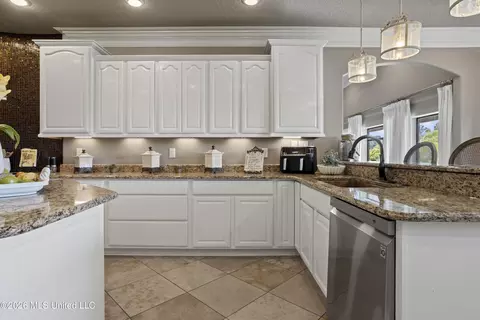 Kitchen - 6605 Haystack St, Biloxi, MS 39532 photo 3 of 8