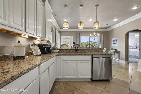Kitchen - 6605 Haystack St, Biloxi, MS 39532 photo 4 of 8