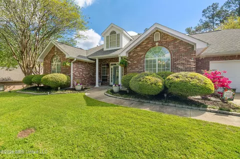 48 Greenleaf Dr, Hattiesburg, MS 39402