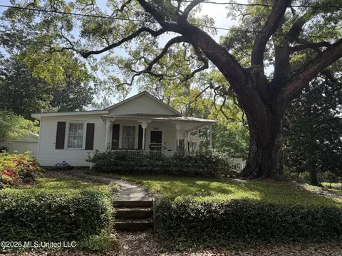 502 Rayburn Ave, Ocean Springs, MS 39564