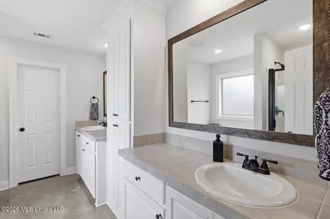 Bath - 124 Bailey Cv, Canton, MS 39046 photo 1 of 3