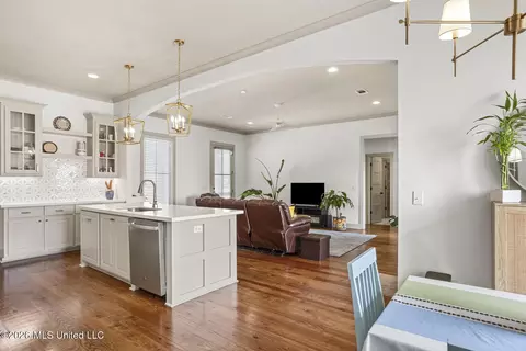 Entry Way - 589 E Park St, Canton, MS 39046 photo 1 of 1