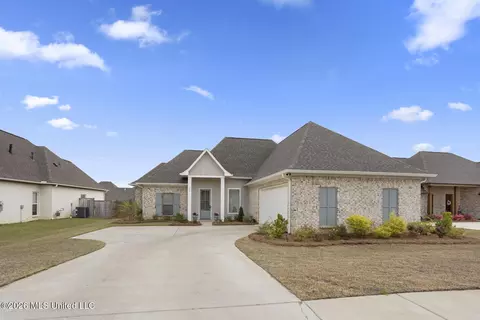 589 E Park St, Canton, MS 39046