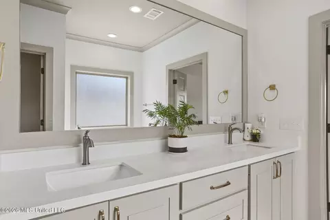 Bath - 589 E Park St, Canton, MS 39046 photo 3 of 4