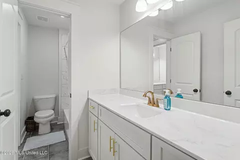 Bath - 664 S Craft Rd, Hernando, MS 38632 photo 6 of 6