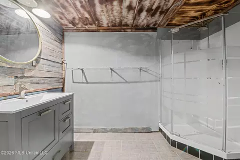 Bath - 4707 Griffin St, Moss Point, MS 39563 photo 3 of 5