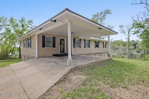 4707 Griffin St, Moss Point, MS 39563