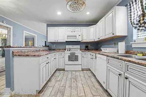 Kitchen - 4707 Griffin St, Moss Point, MS 39563 photo 2 of 2