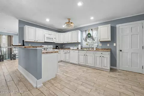 Kitchen - 4707 Griffin St, Moss Point, MS 39563 photo 1 of 2
