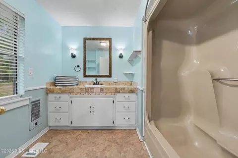 Bath - 4707 Griffin St, Moss Point, MS 39563 photo 1 of 5
