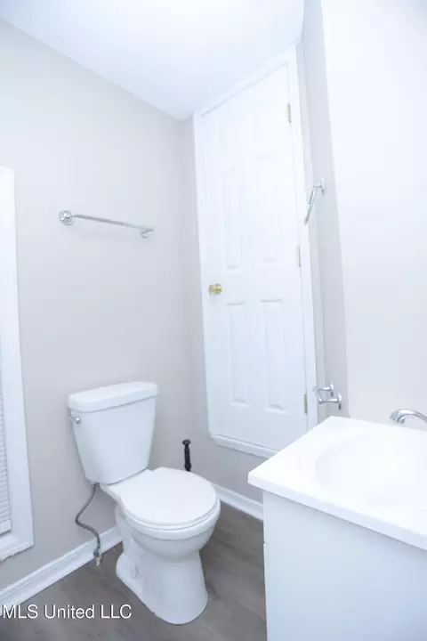 Bath - 5448 Crepe Myrtle Dr, Jackson, MS 39206 photo 2 of 2