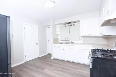 Kitchen - 5448 Crepe Myrtle Dr, Jackson, MS 39206 photo 2 of 2