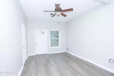 Living - 5448 Crepe Myrtle Dr, Jackson, MS 39206 photo 2 of 2