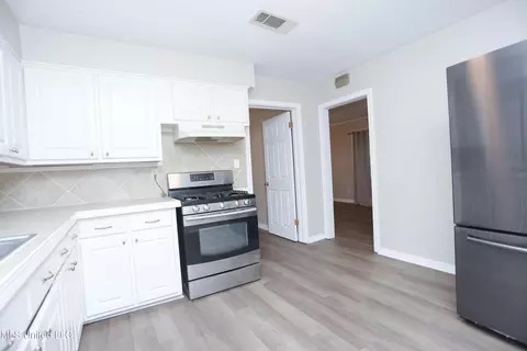 Kitchen - 5448 Crepe Myrtle Dr, Jackson, MS 39206 photo 1 of 2