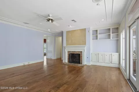 Living - 11 Highland Meadows Dr, Jackson, MS 39211 photo 1 of 3