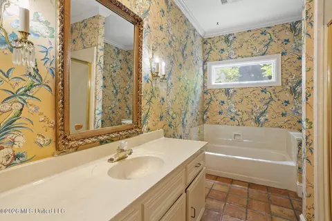 Bath - 11 Highland Meadows Dr, Jackson, MS 39211 photo 4 of 5