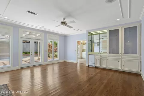 Living - 11 Highland Meadows Dr, Jackson, MS 39211 photo 2 of 3