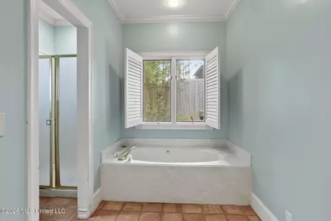 Bath - 11 Highland Meadows Dr, Jackson, MS 39211 photo 2 of 5