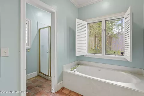 Bath - 11 Highland Meadows Dr, Jackson, MS 39211 photo 3 of 5