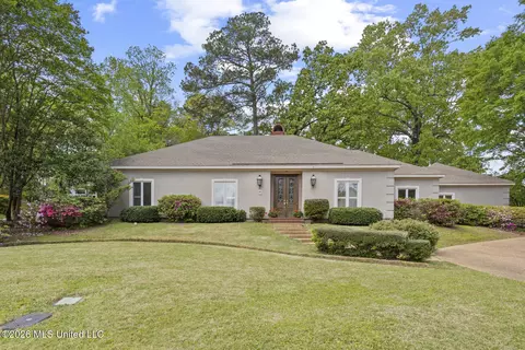 11 Highland Meadows Dr, Jackson, MS 39211