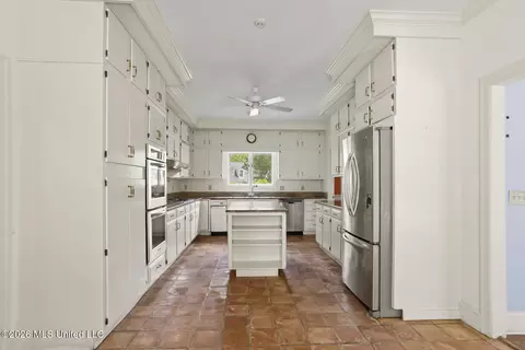 Kitchen - 11 Highland Meadows Dr, Jackson, MS 39211 photo 5 of 5
