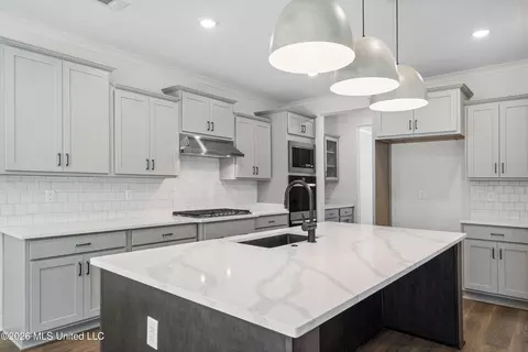 Kitchen - 1265 Courtlynn Dr, Hernando, MS 38632 photo 2 of 2