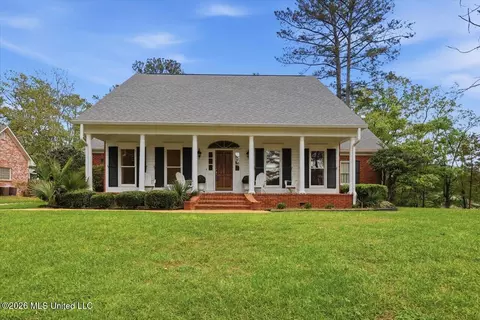 303 Monterey Dr, Clinton, MS 39056