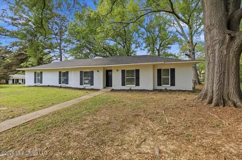 1201 Rockingham Dr, Clinton, MS 39056