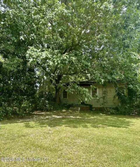 3311 Campbell Dr, Hattiesburg, MS 39401