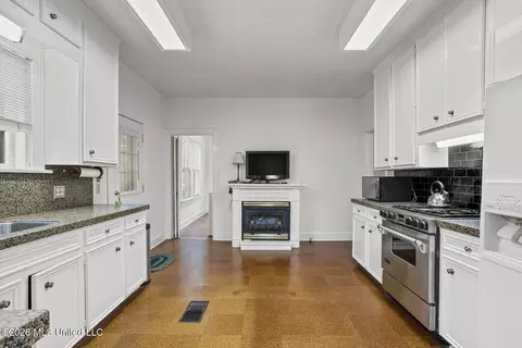 Kitchen - 2010 Laurel St, Jackson, MS 39202 photo 2 of 5