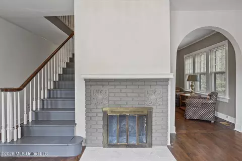 Entry Way - 2010 Laurel St, Jackson, MS 39202 photo 1 of 2