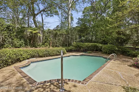 Exterior - 2010 Laurel St, Jackson, MS 39202 photo 5 of 12