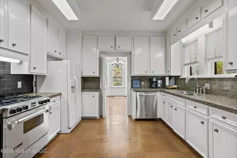 Kitchen - 2010 Laurel St, Jackson, MS 39202 photo 4 of 5