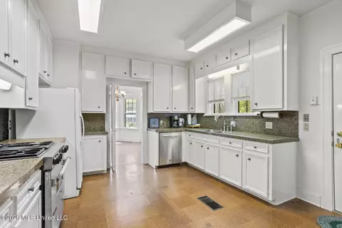 Kitchen - 2010 Laurel St, Jackson, MS 39202 photo 5 of 5