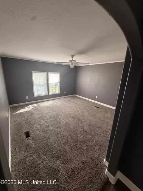 Living - 573 Alred Rd, Coldwater, MS 38618 photo 1 of 2