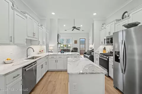 Kitchen - 3847 Swan Cv, Hernando, MS 38632 photo 5 of 5