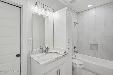 Bath - 3847 Swan Cv, Hernando, MS 38632 photo 6 of 6