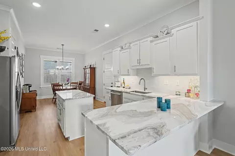 Kitchen - 3847 Swan Cv, Hernando, MS 38632 photo 2 of 5