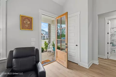 Entry Way - 3847 Swan Cv, Hernando, MS 38632 photo 1 of 3