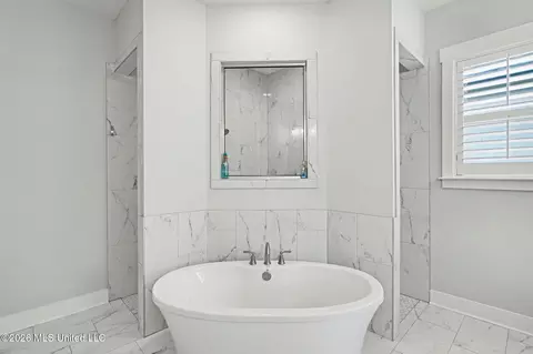Bath - 3847 Swan Cv, Hernando, MS 38632 photo 2 of 6