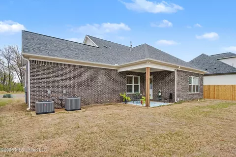 Exterior - 3847 Swan Cv, Hernando, MS 38632 photo 5 of 7