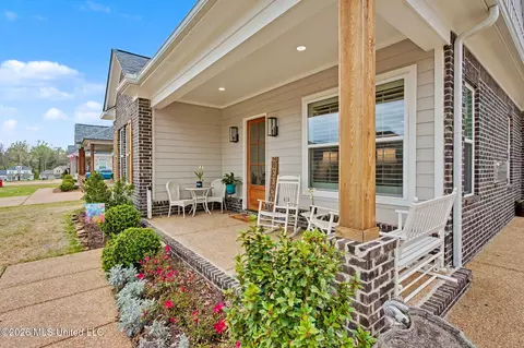 Exterior - 3847 Swan Cv, Hernando, MS 38632 photo 3 of 7