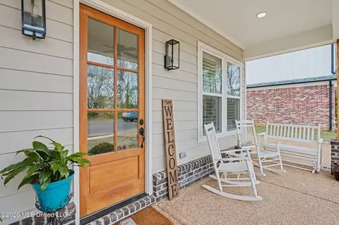 Exterior - 3847 Swan Cv, Hernando, MS 38632 photo 4 of 7